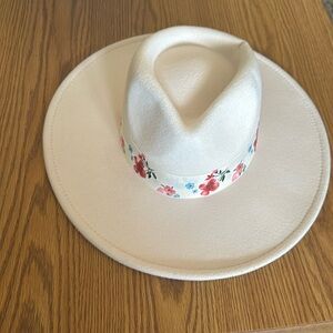 Floral light pink hat